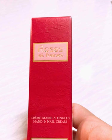 こんにちは！いつです！😆
友人から誕プレでハンドクリームを頂いたので
今回はハンドクリームの口コミです！
そのハンドクリームは、ロクシタンのローズベルベットハンド＆ネイルクリームです！

このハンドクリ