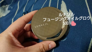 今回の購入品はルナソルのフュージングオイルグロウ❗😆
バームタイプのファンデーション🎵
これは9月に発売された新作のファンデーションです😆🎵🎵
私が購入した色はSO01(ピンクオークル系💖)
3種類のオ