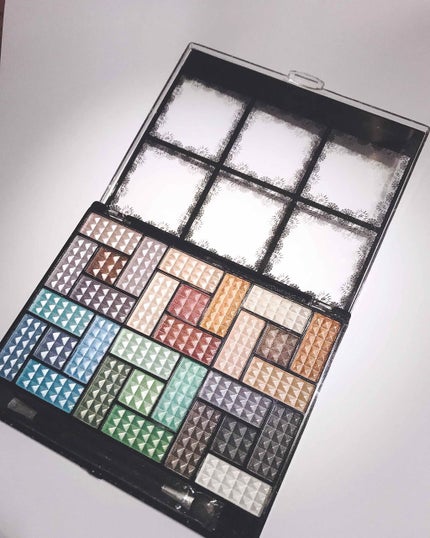 30COLORSEYESHADOWPALETTE/Dolly Angel/アイシャドウパレットを使ったクチコミ(2枚目)