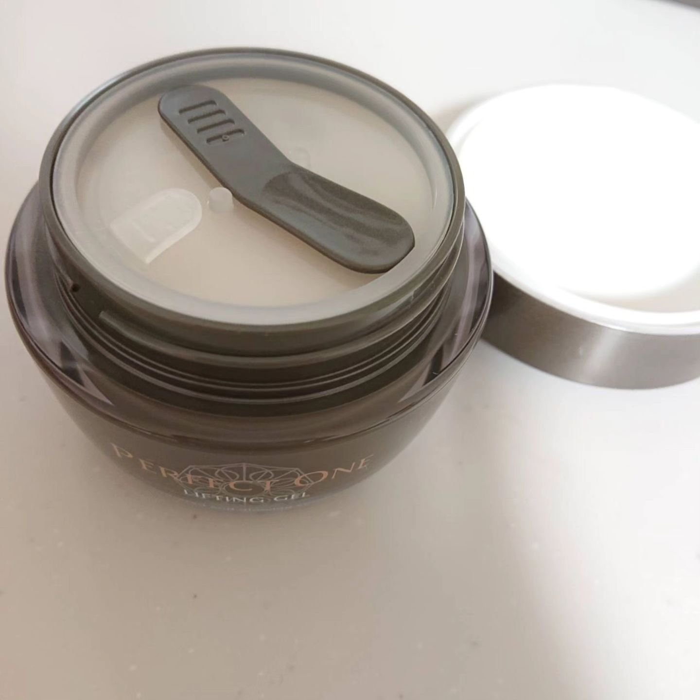 パーフェクトワン リフティングジェル/パーフェクトワン/オールインワン化粧品を使ったクチコミ（2枚目）