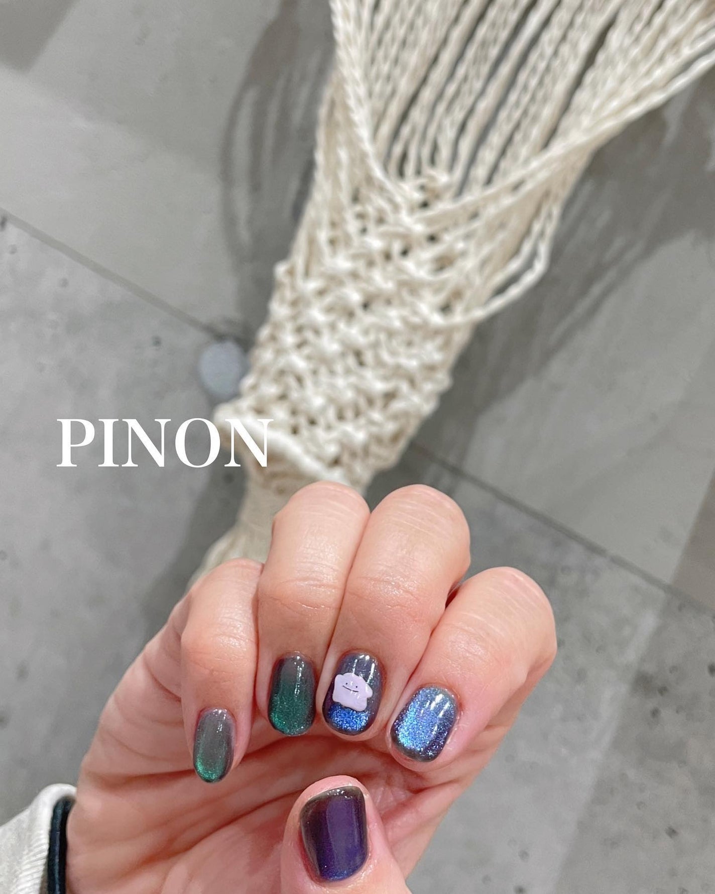 shino on LIPS 「マグネットネイル+メタモン#綾瀬ネイルサロン#綾瀬#都内ネイル..」(1枚目)