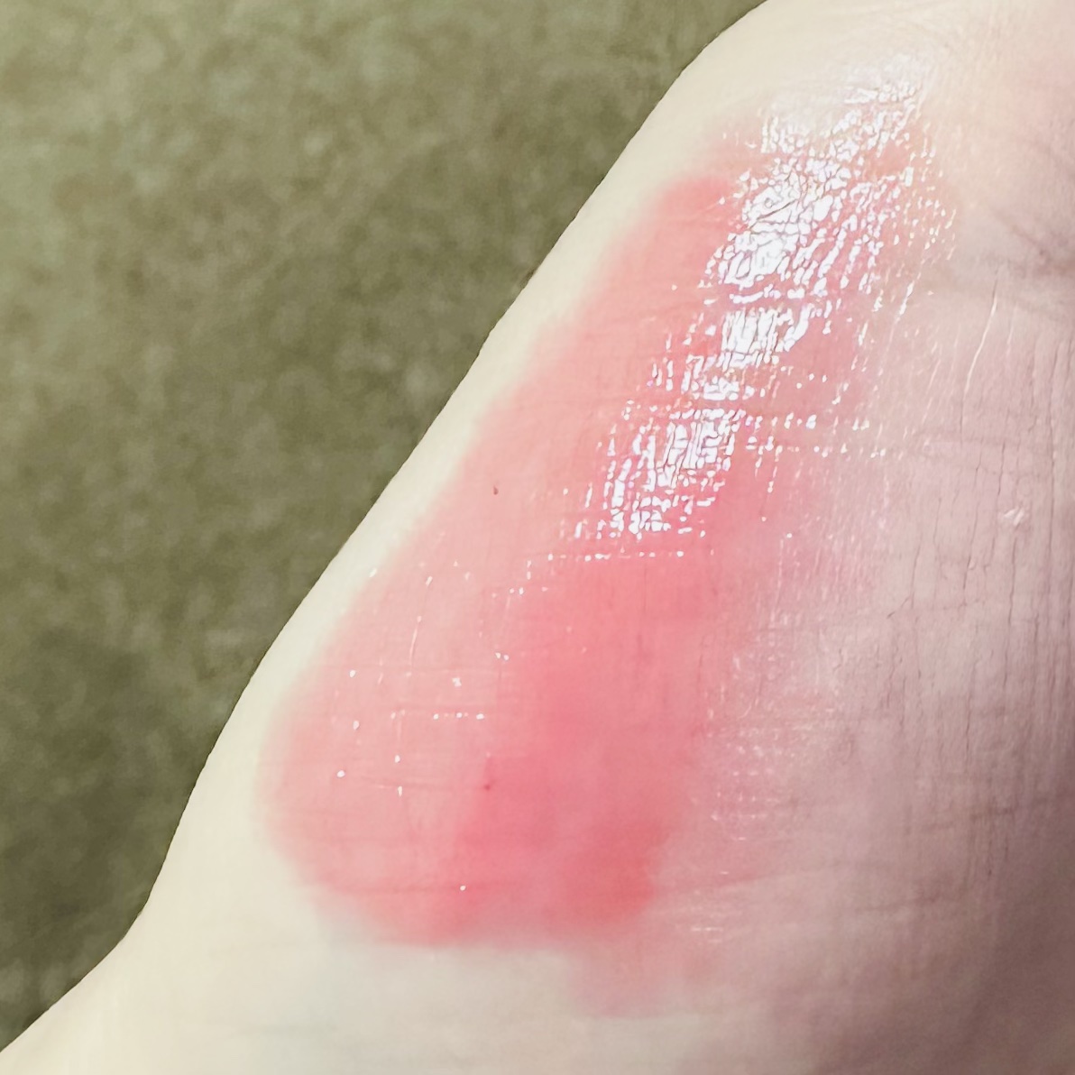 カラーラスティンググロウスティック ピンクの願い/ETUDE/口紅を使ったクチコミ（2枚目）