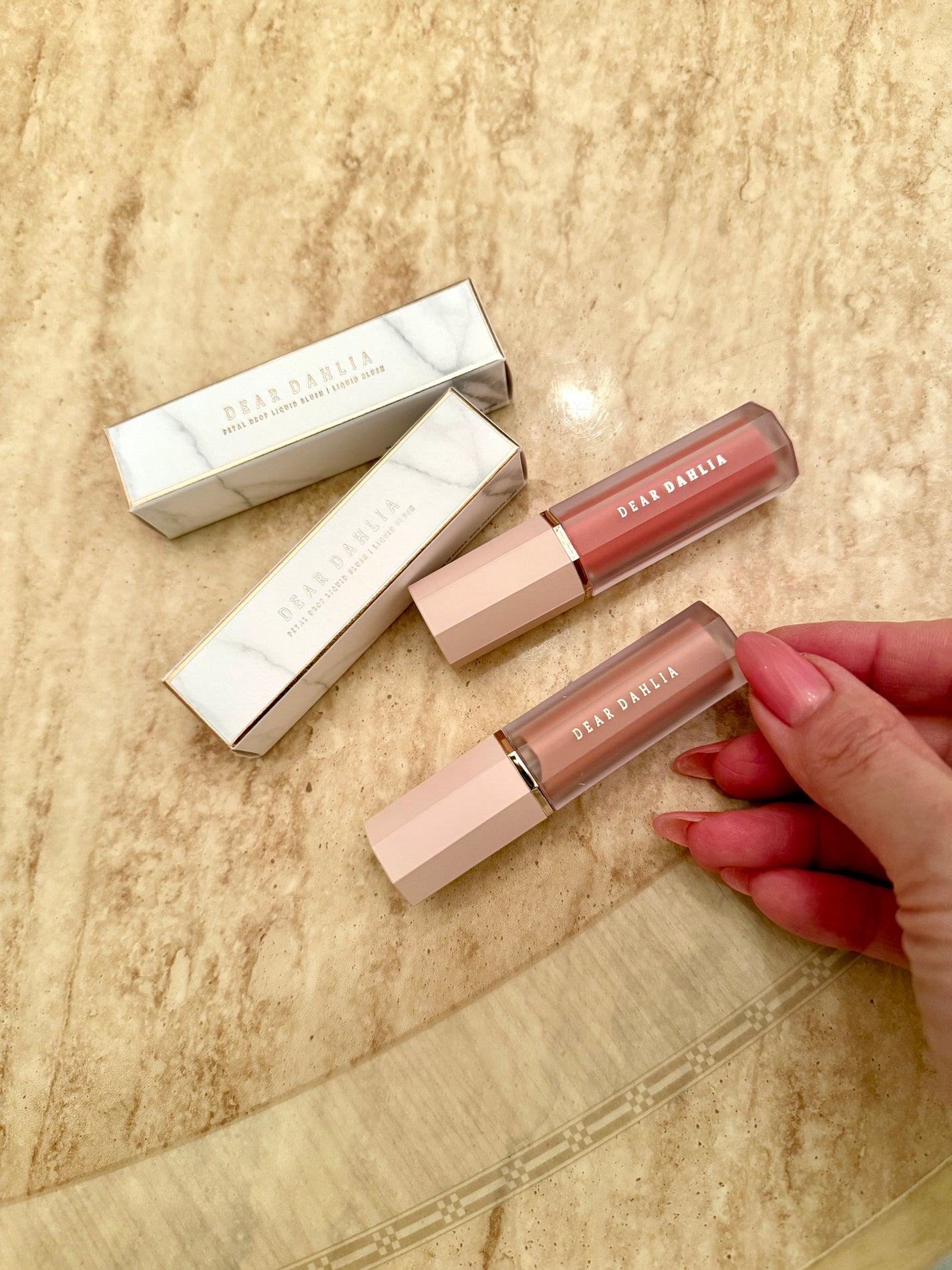ペタルドロップリキッドブラッシャー/DEAR DAHLIA/リキッドチークを使ったクチコミ(1枚目)