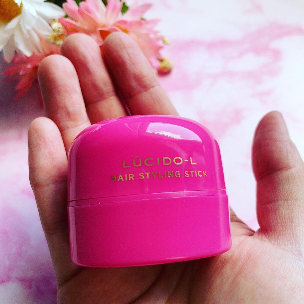 ルシードエル #マルチアレンジスティック エクストラハードのクチコミ「手のひらサイズのコロンとした楕円形。
ピンクの鮮やかなケースがポーチに入れても一目でわかる仕様.....」（3枚目）