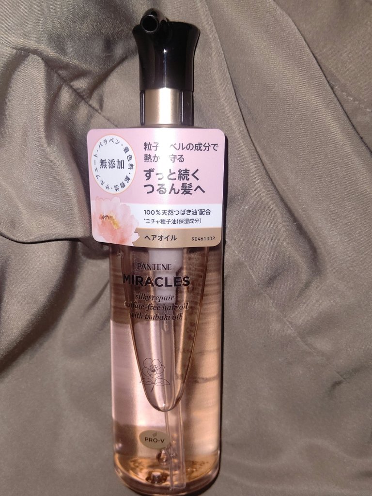 なめらかな髪に！ パンテーン ミラクルズ シルキーリペア 洗い流さないトリートメント 

このヘアオイル、サラッとしたテクスチャーなのにしっとり潤ってなめらかな触り心地にしてくれます！

香りもふんわり優しい甘い香りです🙆🏻‍♀️
ポン