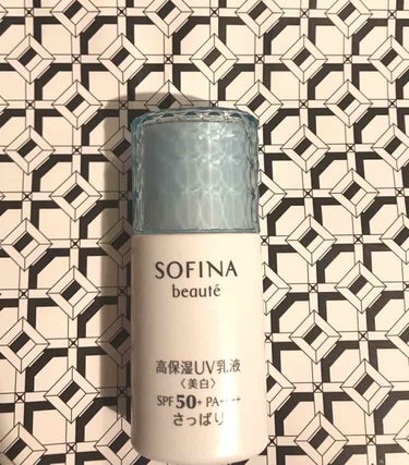 ソフィーナ  beaute 
高保湿UV乳液
¥3240 (税込)

私はこのbeaute シリーズを化粧水、乳液、そしてこのUV乳液の３つをライン使いしてます😊
中でもこのUV乳液は使い心地もよく、全