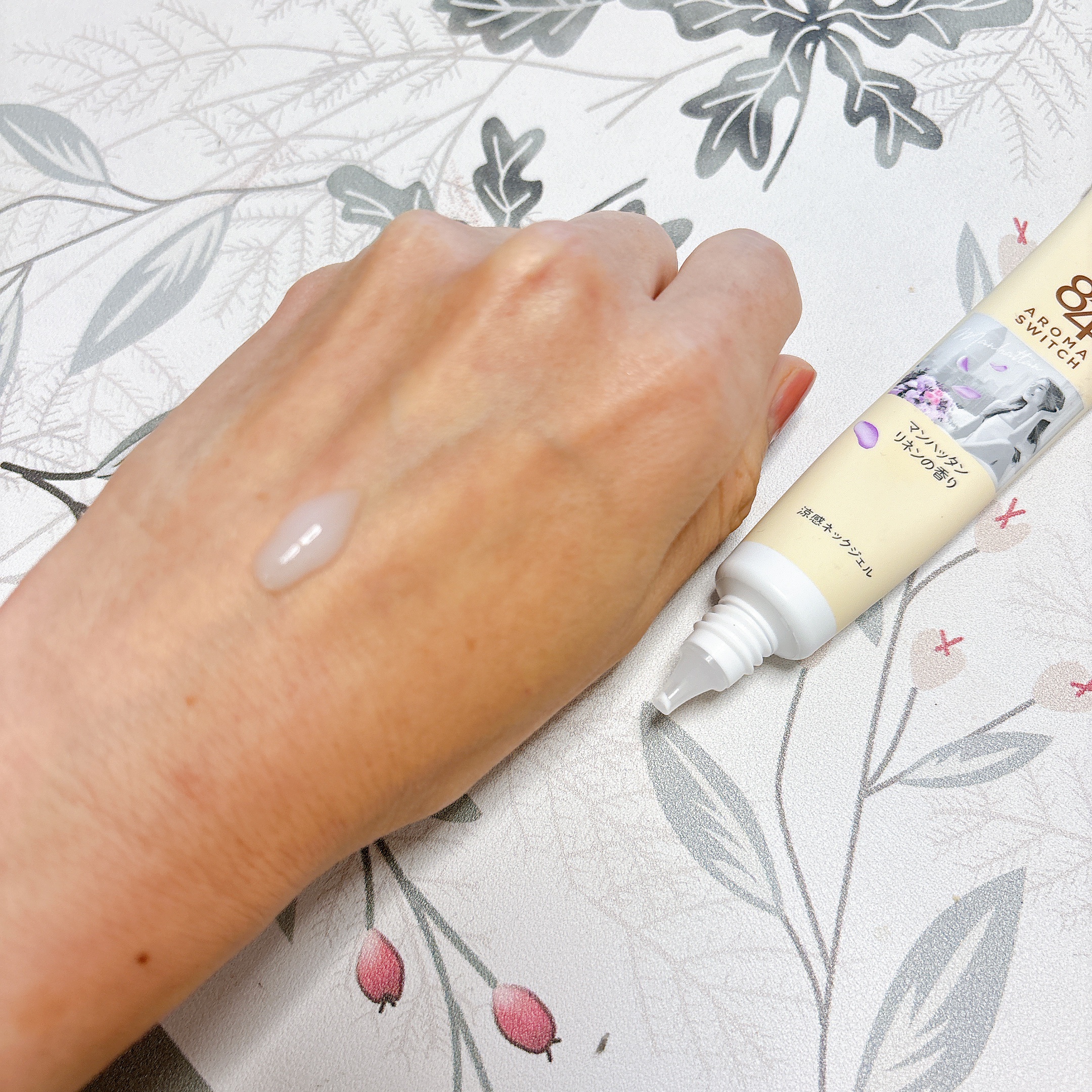 8x4 アロマスイッチ 涼感ネックジェル マンハッタンリネンの香り/８ｘ４/デオドラント・制汗剤を使ったクチコミ（2枚目）