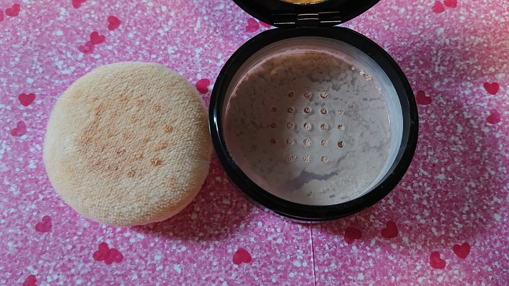 エンジェルハート パウダーヴェールファンデーション のクチコミ「エンジェルハートのバウダーヴェールファンデーションです。
お値段は972円です。
パウダーは色.....」（3枚目）