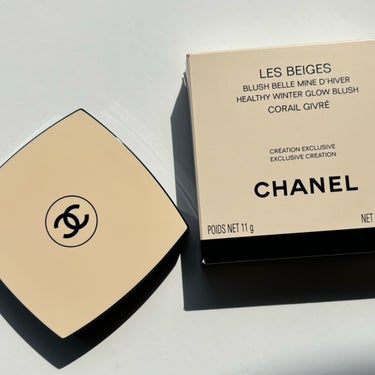 CHANEL レ ベージュ ヘルシー グロウ ブラッシュのクチコミ「雪の結晶の模様が可愛い
シャネルの限定チーク
雪の結晶を消したくないので
左上部分から使ってま.....」（3枚目）