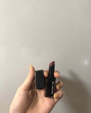 [LIP]
去年の秋頃買った、（shuuemura)のルージュアンリミテッドラッカーシャインのBR784❤︎
本当は別のブラウン系リップ目当てだったのですが、残念ながら品切れでたまたま店頭で一目惚れした