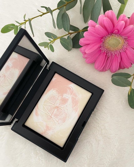 ライトリフレクティング プリズマティックパウダー/NARS/プレストパウダーを使ったクチコミ(3枚目)