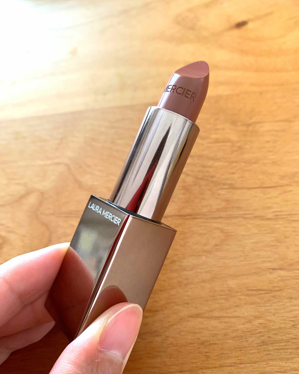 ルージュ エッセンシャル シルキー クリーム リップスティック｜ローラ