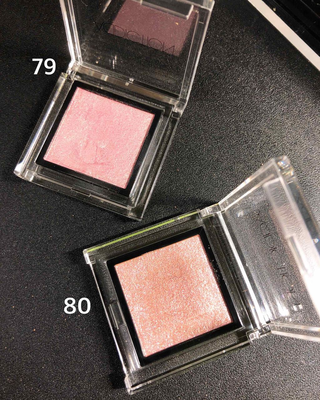 ✨アディクション✨
ザ アイシャドウ

比較していきます！


79 マテリアルガール
80 クライベイビー

79はゴールドのラメ
80の方がラメが大粒でシルバーとピンクのラメが目立ちます
そして80の方がトーンが暗くなっています🤔

