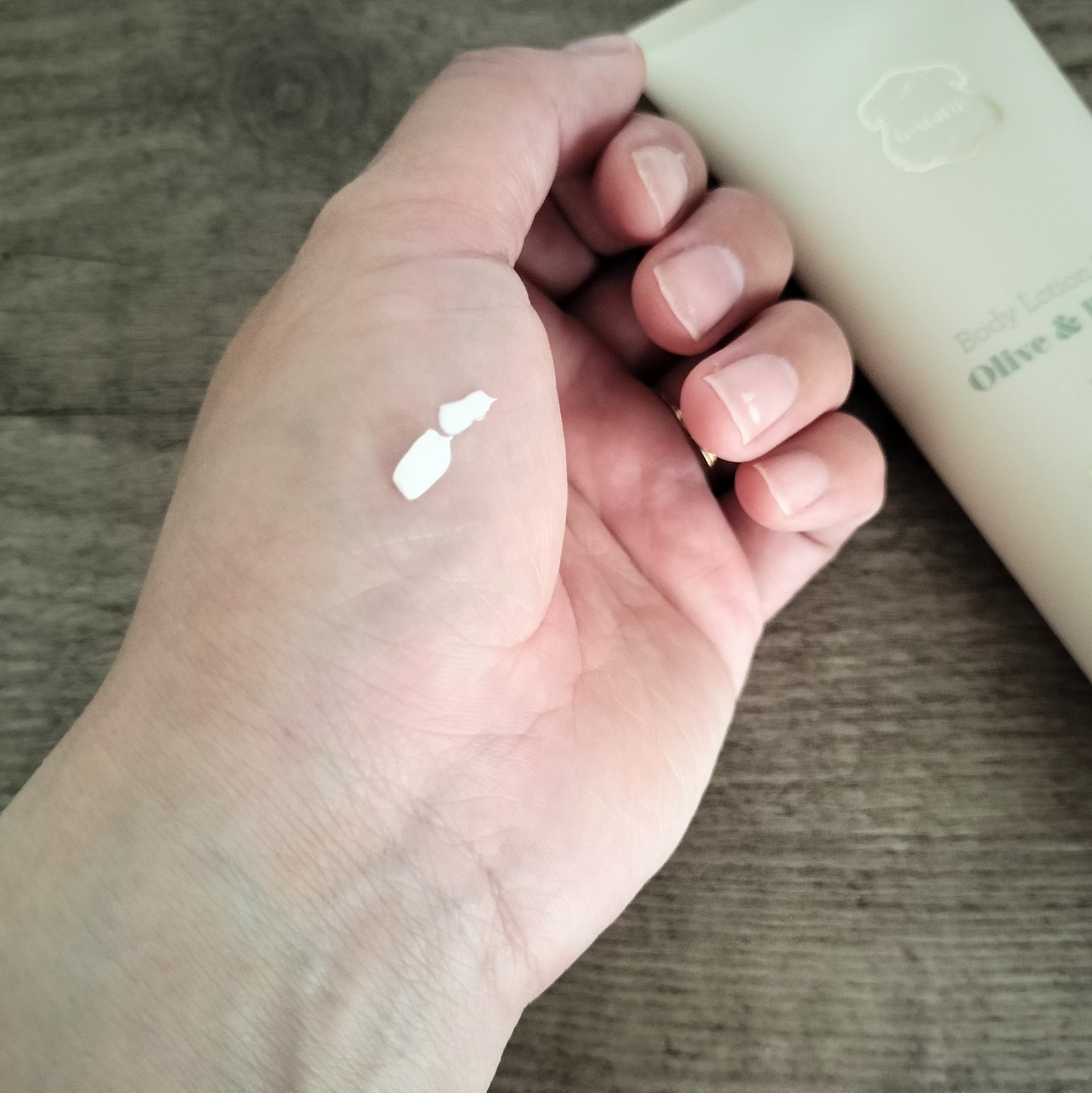 オリーブ＆ババス ボディローションSPF30/Laline/日焼け止めローションを使ったクチコミ（3枚目）