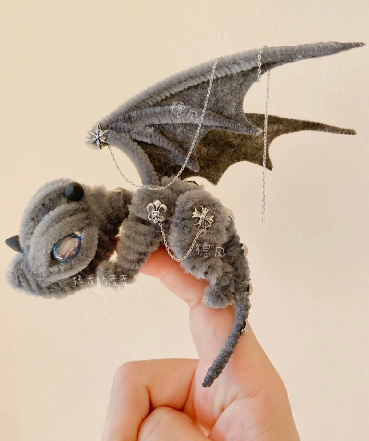 柳 on LIPS 「誰が可愛いフィンガードラゴンを拒めますか🤪#LIPS投稿アワー..」(3枚目)