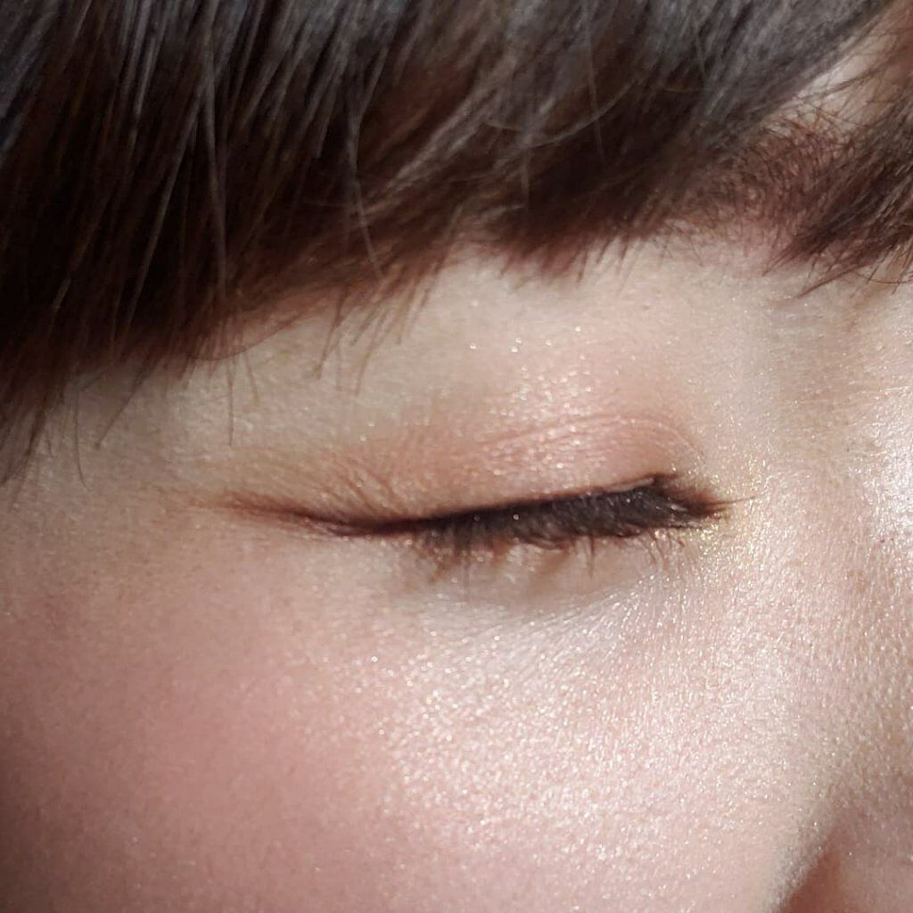 ハードワイヤードアイシャドー/NARS/単色アイシャドウを使ったクチコミ（3枚目）