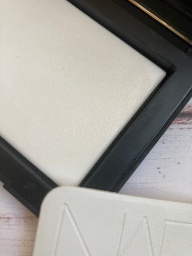 ライトリフレクティングセッティングパウダー　プレスト　N/NARS/プレストパウダーを使ったクチコミ（3枚目）