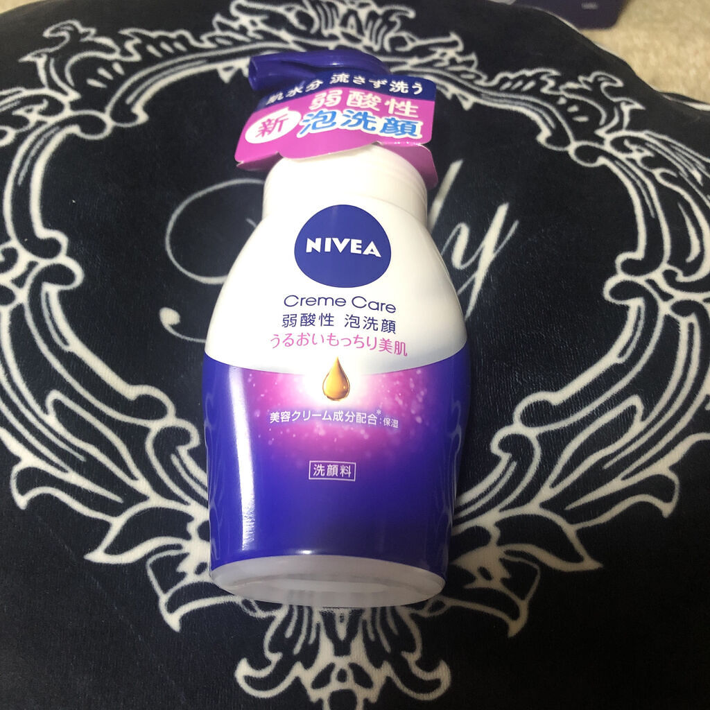 ニベア クリームケア弱酸性泡洗顔ドラッグストアで購入しました✨
ふわふわ泡で気持ちよくて洗い上がりのつっぱり感がないかなぁ〜🧼
もっちり肌目指せれるのと香り優しくて気に入ってます⭕️
泡立てが面倒な方はこちらの商品タイプをおすすめです🧴