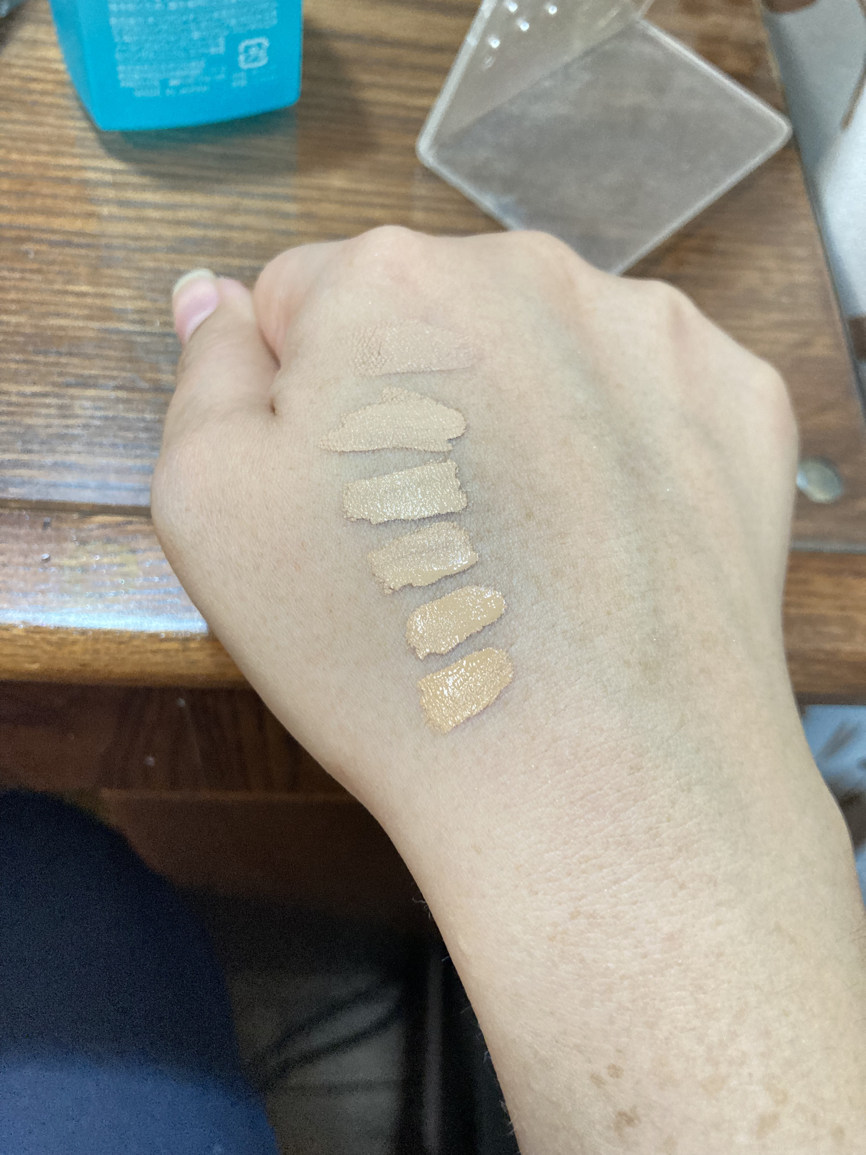 カバーパーフェクション チップコンシーラー 2.5 ミディアムディープ/the SAEM/リキッドコンシーラーを使ったクチコミ（2枚目）