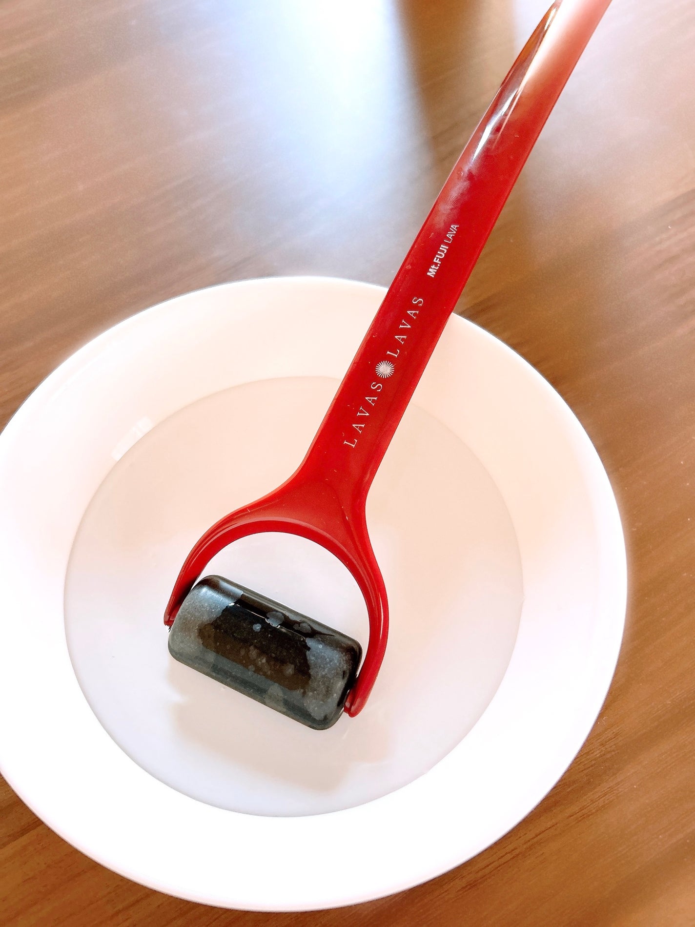 6mi_ on LIPS 「LAVASLAVAS/富士溶岩ボディースキンローラーのご紹介で..」(4枚目)