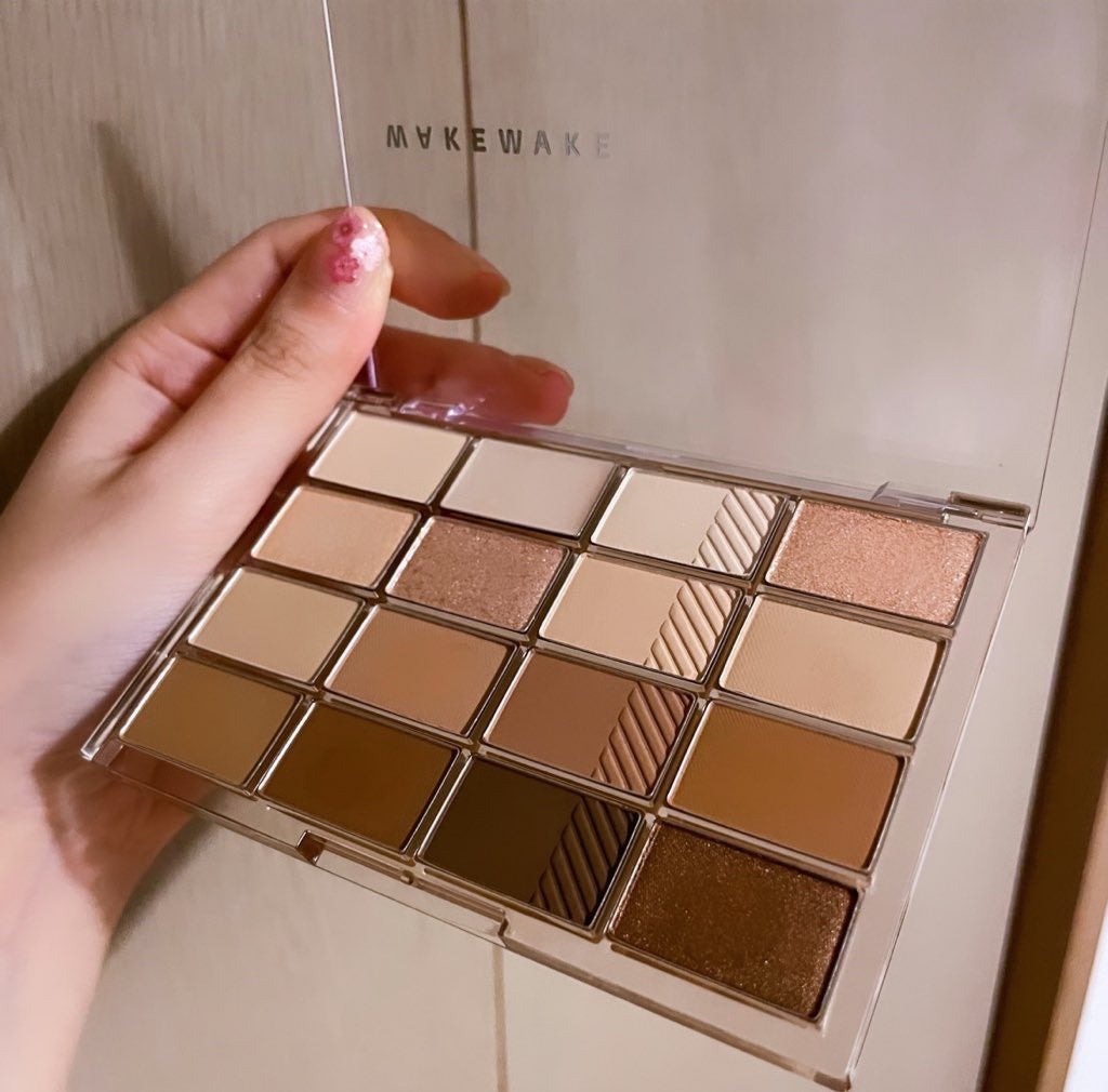 ソフトブラーリングアイパレット/wakemake/アイシャドウパレットを使ったクチコミ(2枚目)