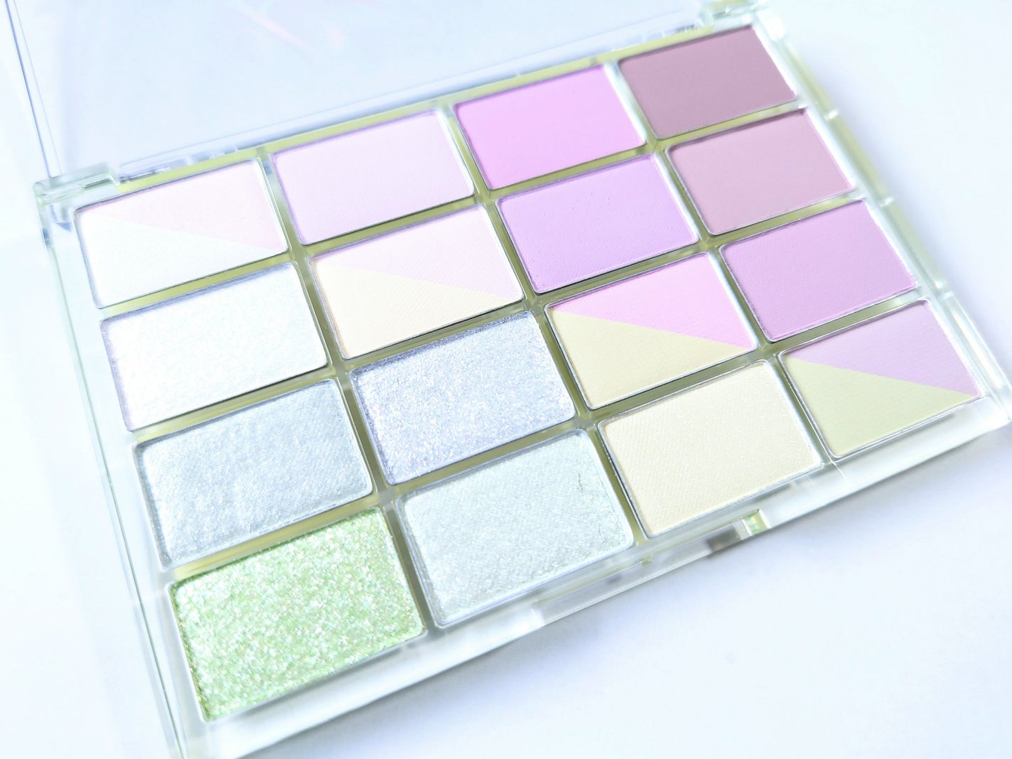 ソフトブラーリングアイパレット/wakemake/アイシャドウパレットを使ったクチコミ(2枚目)