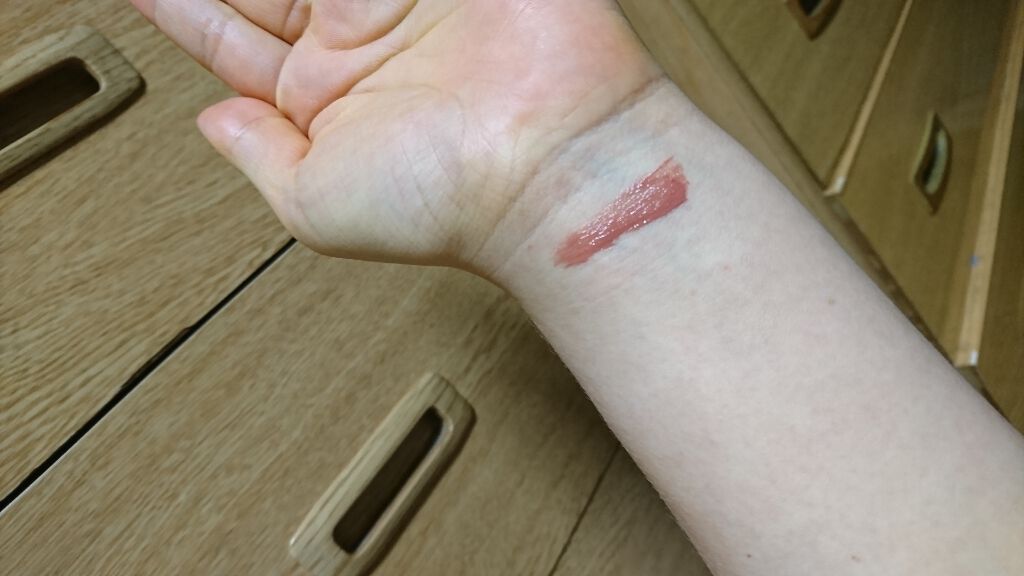 トーン ペタル エッセンス カラー バター/to/one/リップグロスを使ったクチコミ(2枚目)