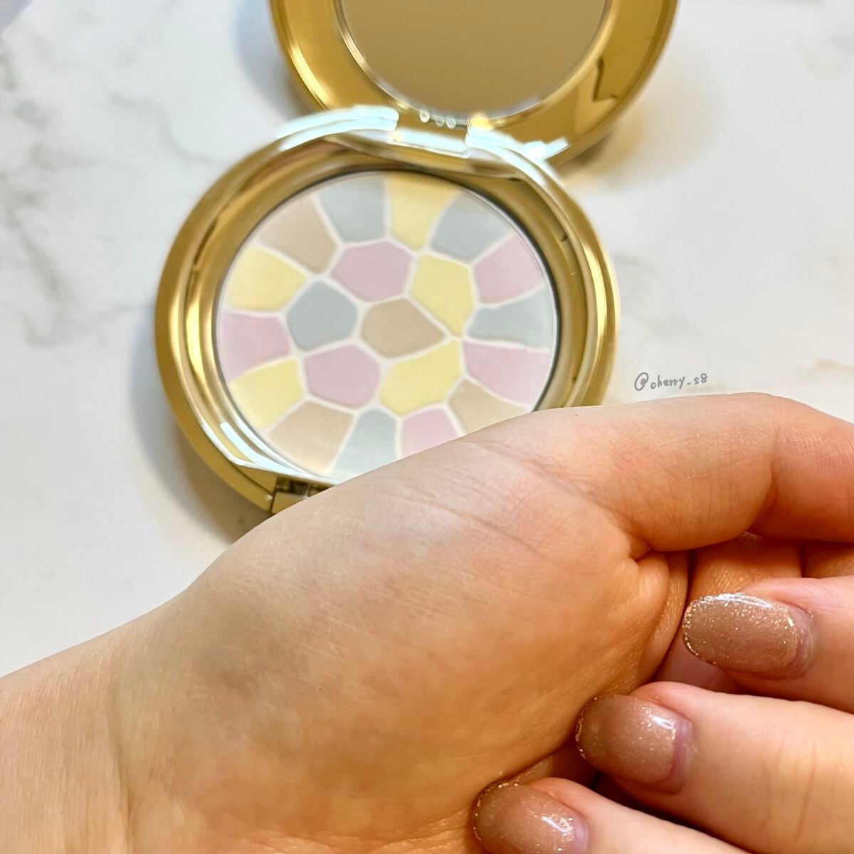 ラ プードル オートニュアンス/Elégance/プレストパウダーを使ったクチコミ(4枚目)