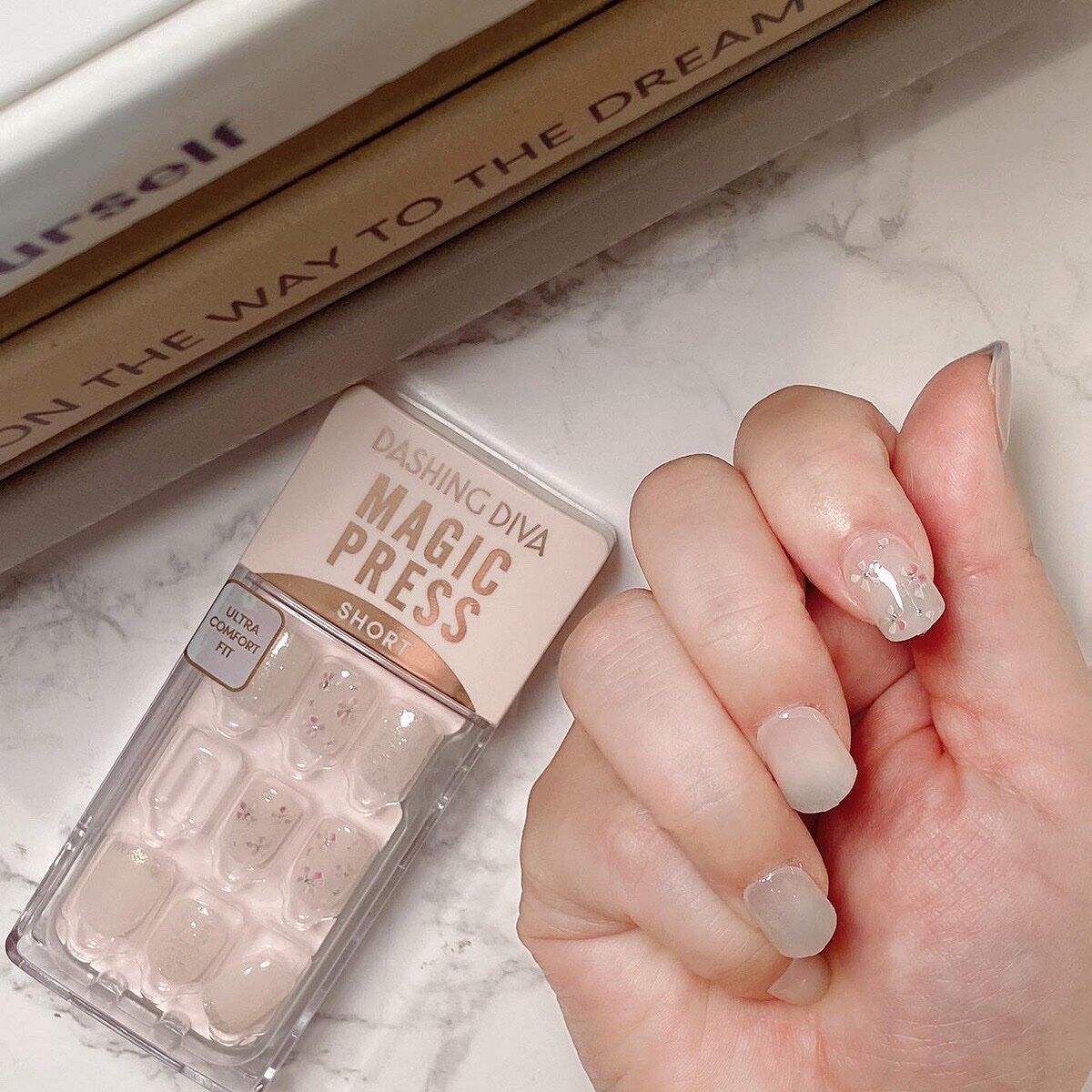 【新品未使用品】DASHING DIVA ネイルチップMAGIC PRESS DASHING DIVA MAGIC PRESS PREMIUM SERIESブライダルベージュ ダッシングディバ プレミアムシリーズ  MJP_062PO ネイル ネイルチップ ジェルネイル セルフネイル 時短 つけ爪 ネイルケア ギフト 実用的 結婚式 ブライダル | BIREI
