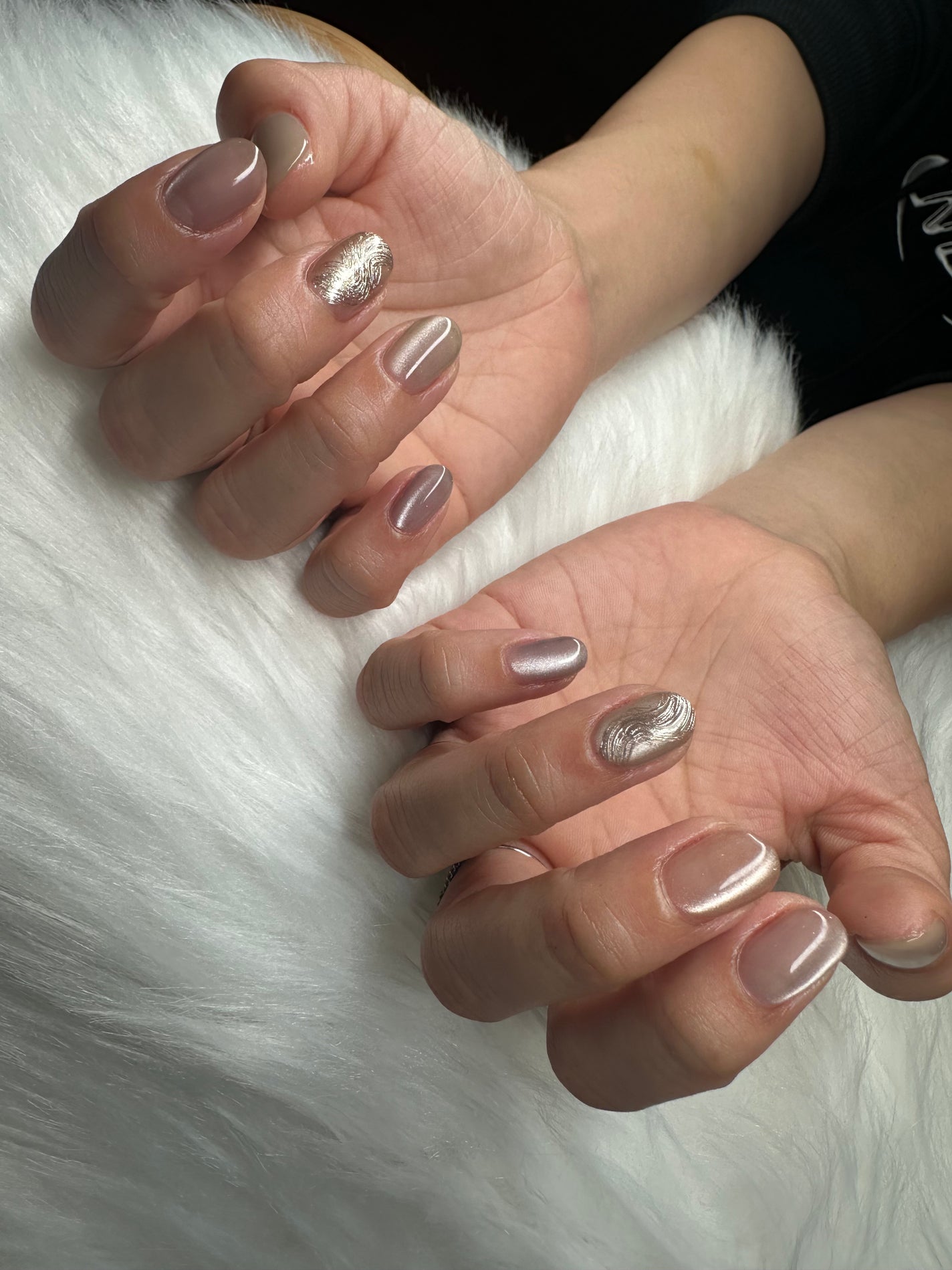 ちゃーん♡ on LIPS 「ジェルネイル#ジェルネイルデザイン#マグネットネイル#グレーネ..」(2枚目)