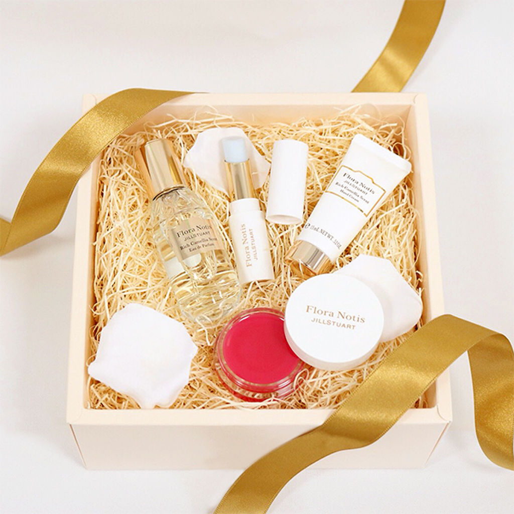 Flora Notis JILL STUART リッチカメリア 《オードパルファン ミニスプレー ＆ リップケア キット》