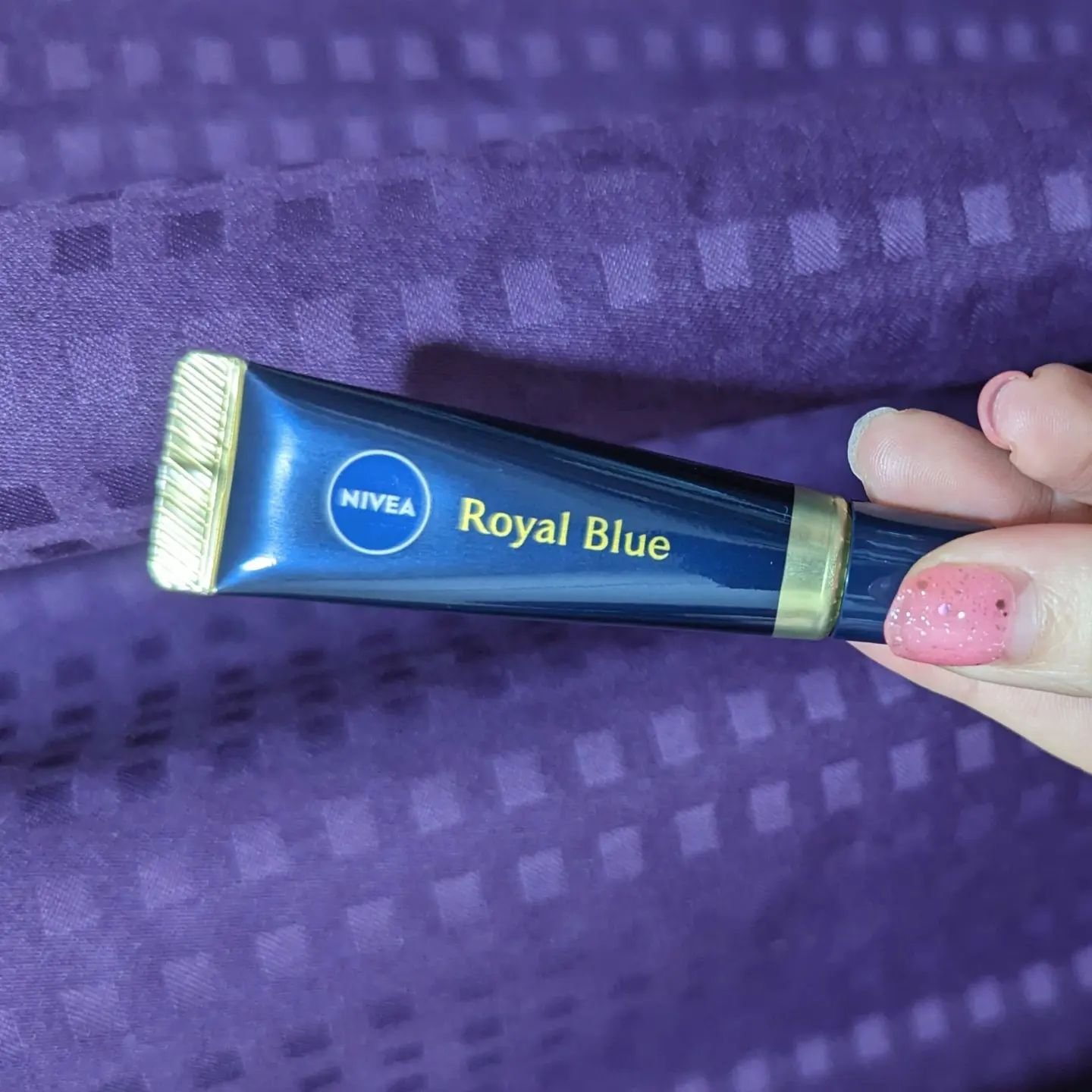 ニベア　ロイヤルブルーリップ　濃密美容ケア/ニベア/リップ美容液を使ったクチコミ（1枚目）