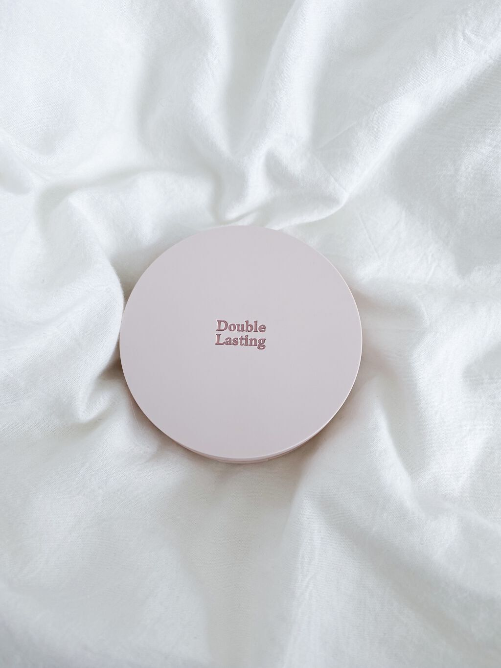 エチュードハウス 
ダブルラスティングクッション グロー
ニュートラルバニラ

Qoo10で1560円で購入

最近ツヤ肌にハマっててコチラを選んだのですが、良かったです！👌
まあまあのツヤ加減で、そんなに崩れも気にならなかったです。でも