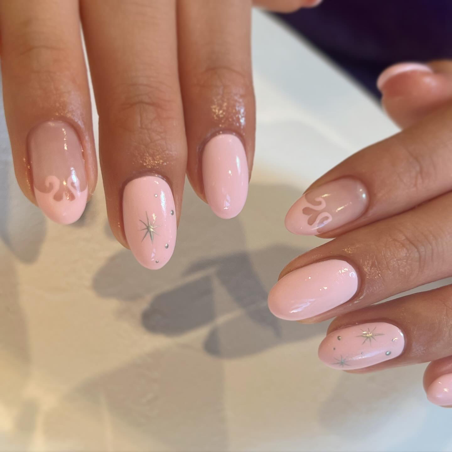 #お洒落ネイル,#トレンドネイル,#海外ネイル,#トレンドネイル,#韓国ネイル,#ストーンネイルのネイルデザイン