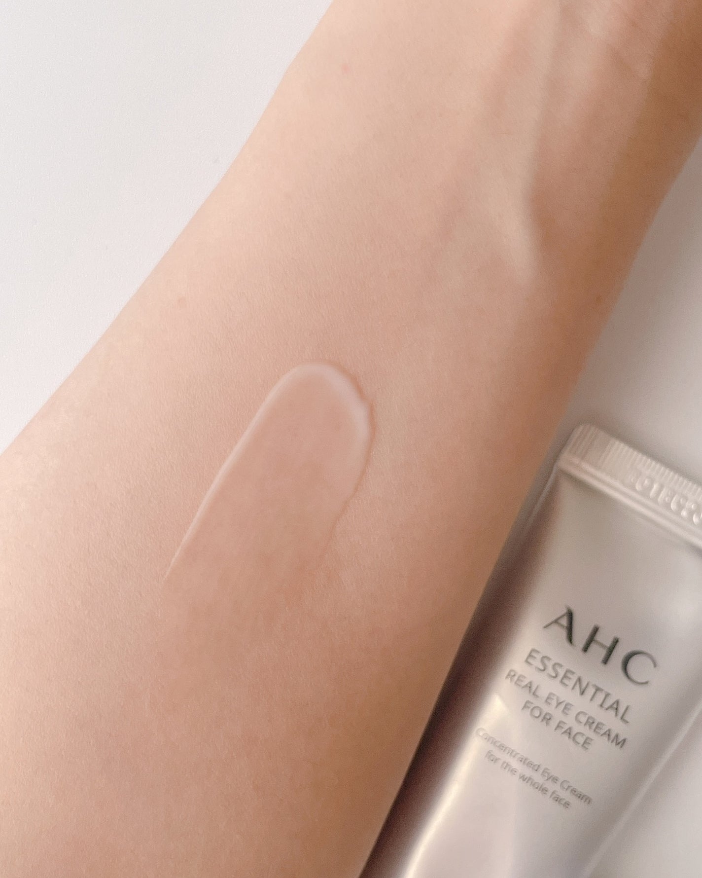 エッセンシャル リアル アイクリーム フォーフェイス/AHC/アイケア・アイクリームを使ったクチコミ(4枚目)