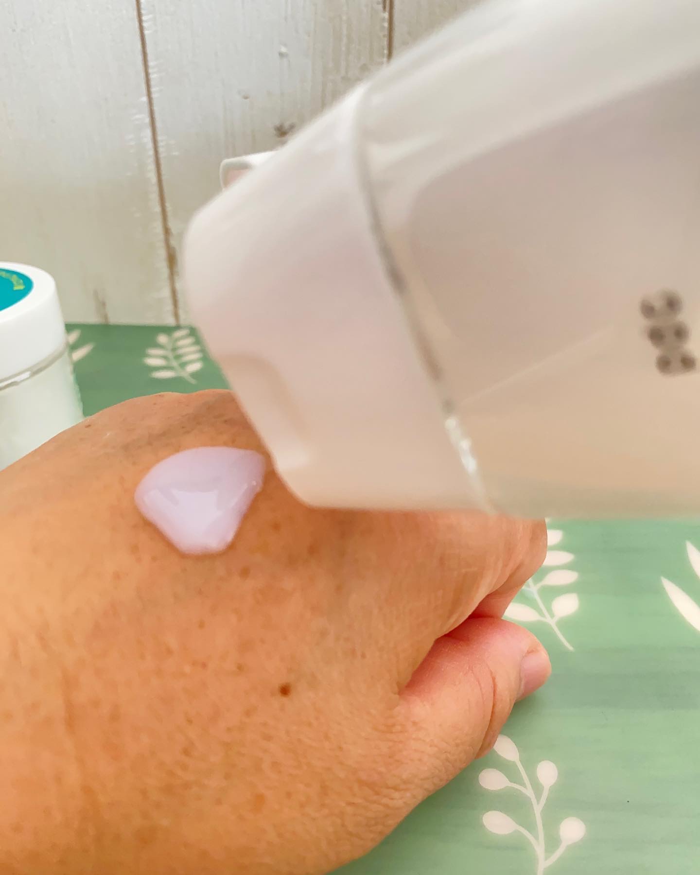 ピュア ナチュラル エッセンスローション ＵＶ/pdc/オールインワン化粧品を使ったクチコミ（2枚目）