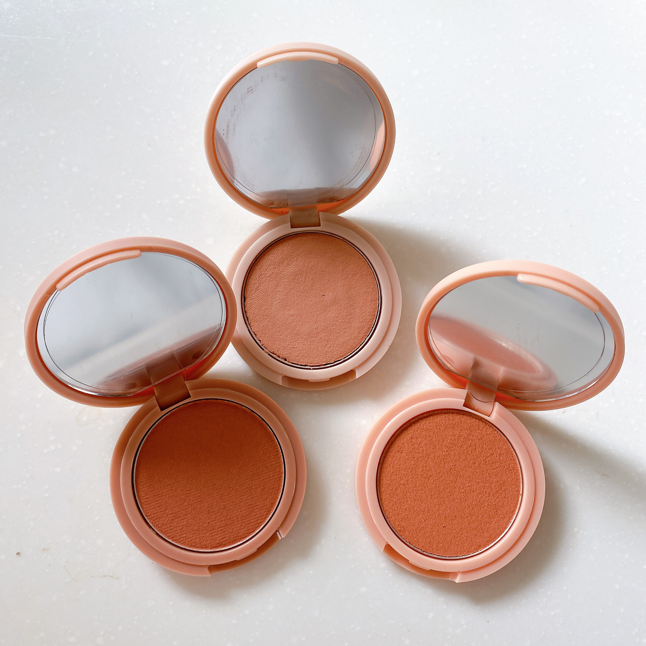 wakemake マルチカラーポットのクチコミ「\WAKEMAKE MULTI COLOR POT/

01 SOFTIE

02 SMOOT.....」（1枚目）