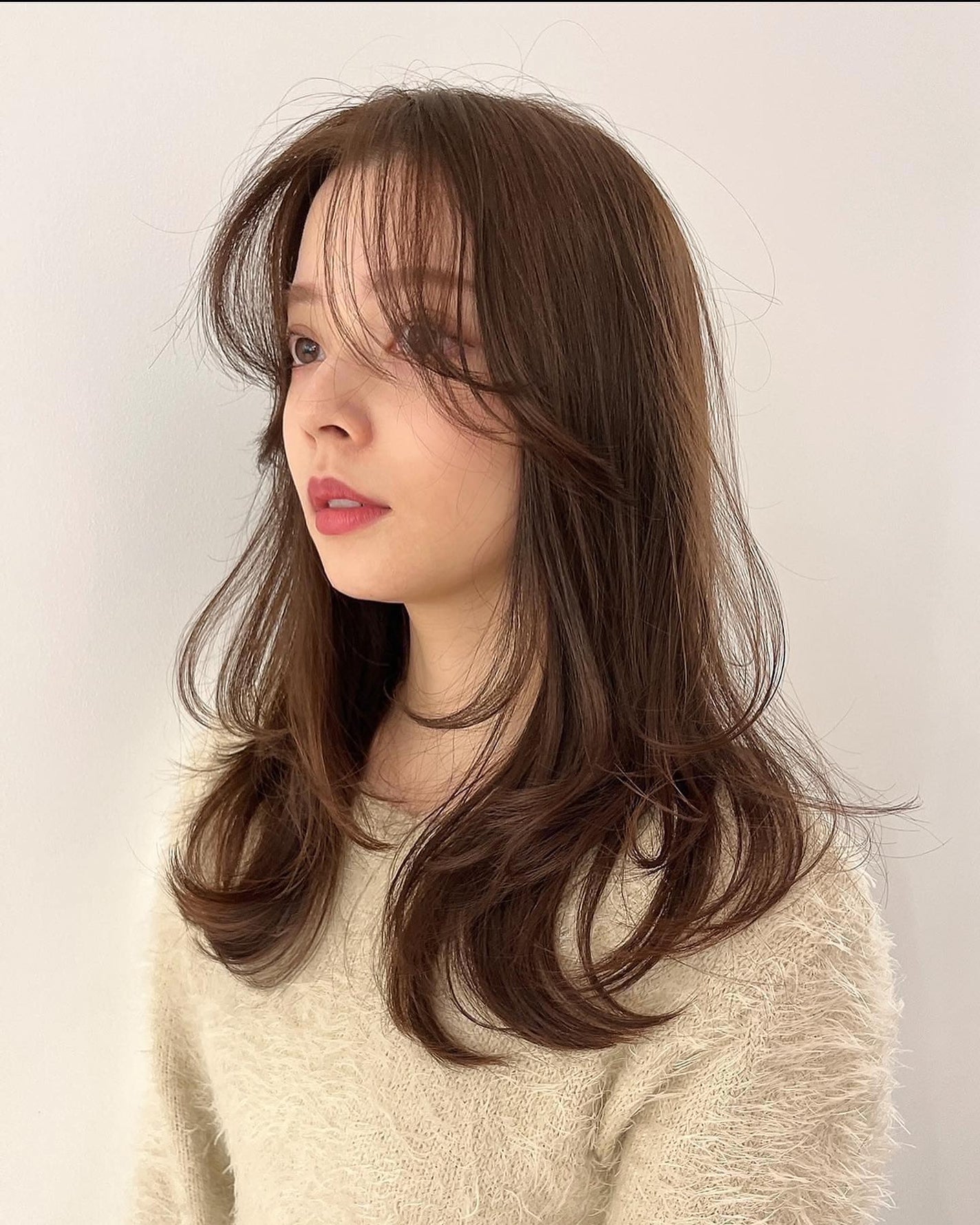 HARUNA on LIPS 「おしゃれなナチュラルヘア✨.韓国っぽく🌟たっぷりレイヤーで簡単..」(3枚目)