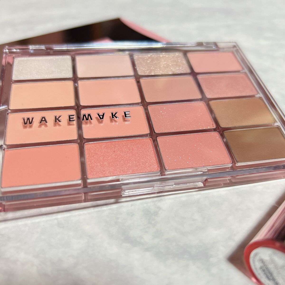 ソフトブラーリングアイパレット/wakemake/アイシャドウパレットを使ったクチコミ（2枚目）