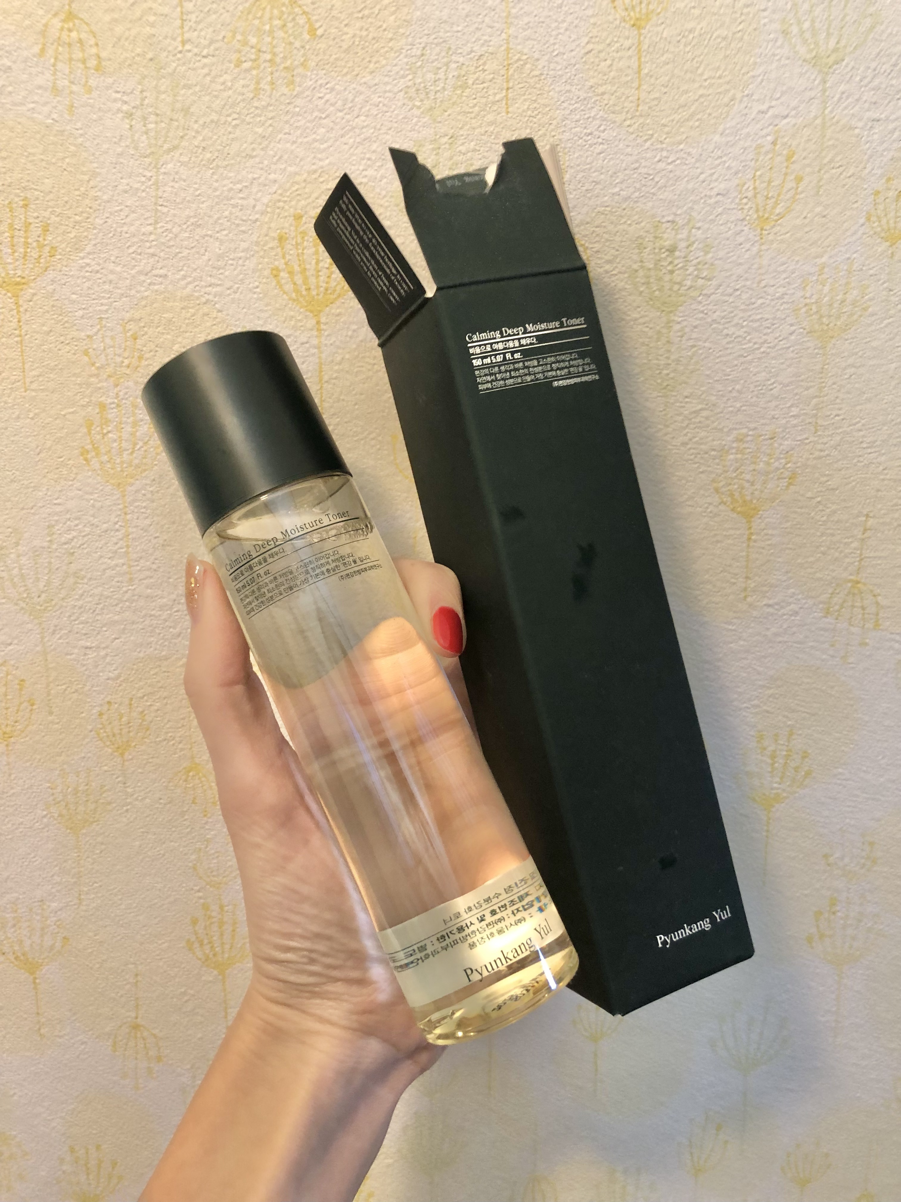 私このさっぱりテクスチャー好きだわ☺️
弱酸性で敏感肌の私も大丈夫だよー

ただ、さっぱりさっぱりだから
乾燥肌さんは絶対もの足りないと思う

私も夜は美容液とかクリームたっぷり上から塗ります

うん！
でも変な匂いもしないし
シンプルでこ