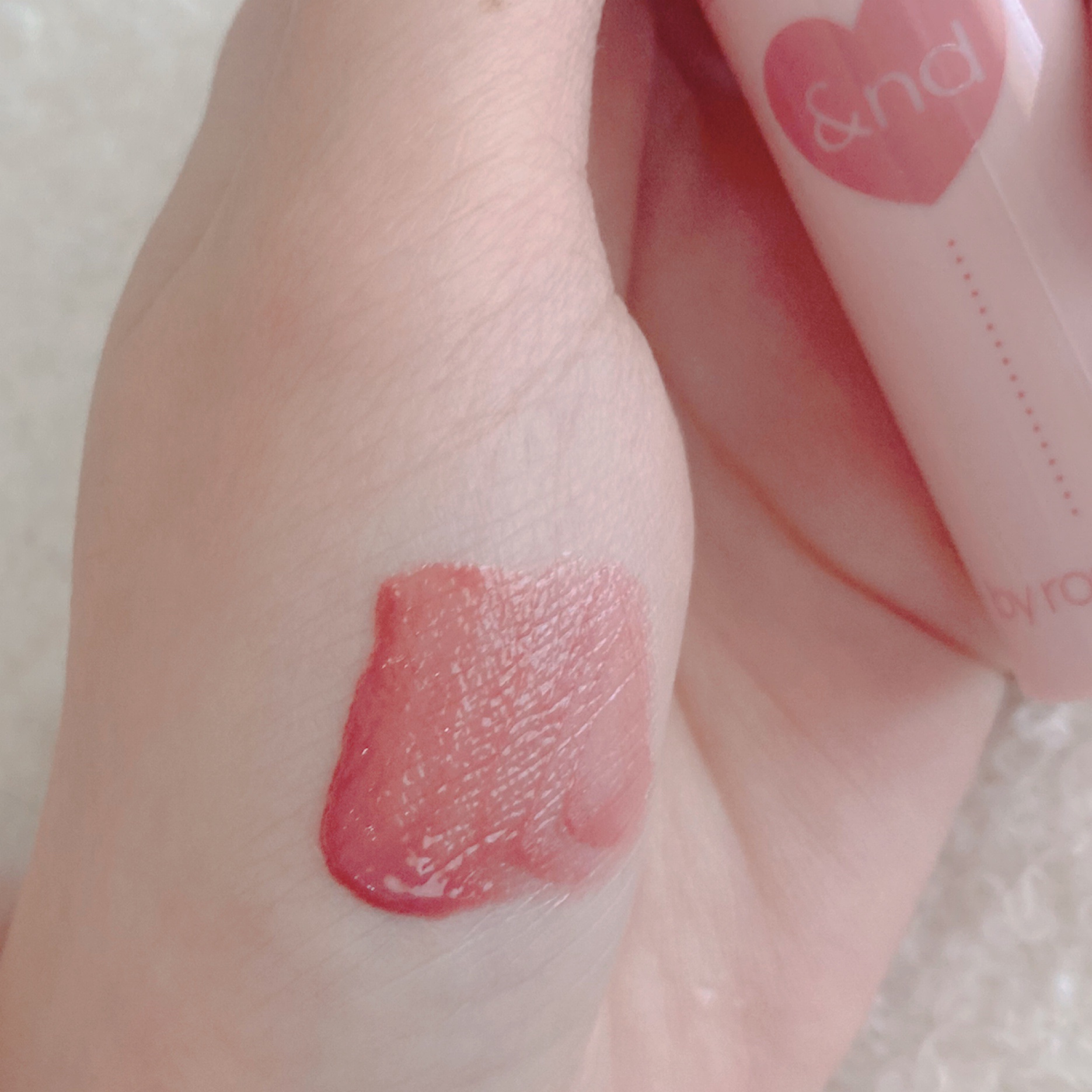 アンドバイロムアンド　グラッシーボムティント/&nd by rom&nd/リップティントを使ったクチコミ（3枚目）