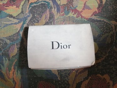 Dior 【旧】カプチュール トータル トリプル コレクティング パウダー コンパクトのクチコミ「〜サンプル備忘録〜
ディオールのパウダーファンデ。
カバー力抜群！！コンシーラーなしで、毛穴が.....」（1枚目）