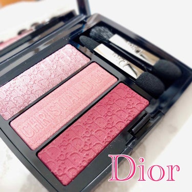 ⭐️Dior トリオブリックパレット⭐️
#853 ローズ キャンバス

⚠️3枚目に目のアップを載せています⚠️

限定発売中のこちらのアイシャドウ。

他の方のレビューたくさんですが、Diorのイン