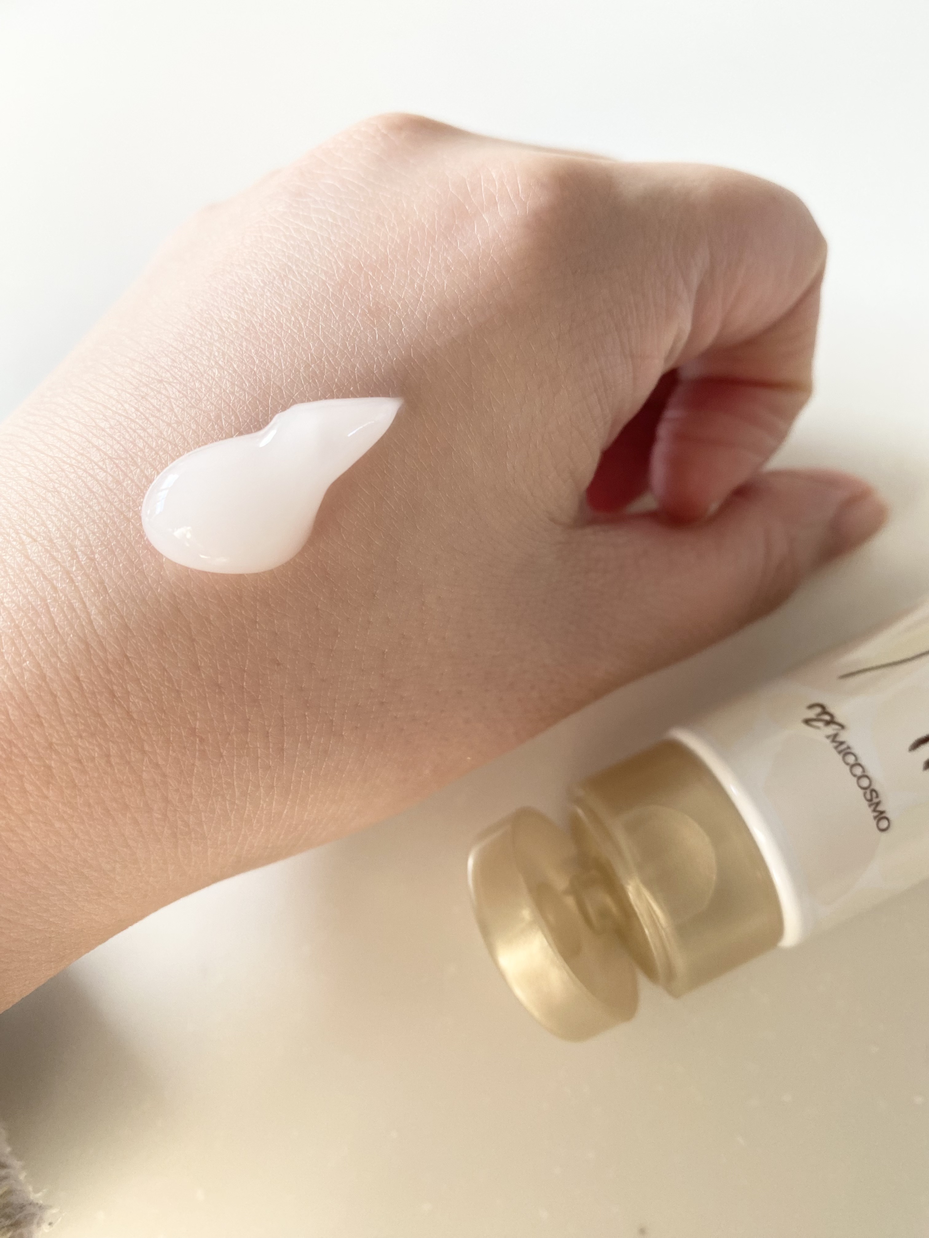 ハリーハリー 薬用おとなの美くびクリーム リッチ（医薬部外品）/ハリーハリー/ネック・デコルテケアを使ったクチコミ（3枚目）