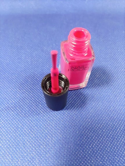 ❦masami❦のクチコミ「NAIL HOLIC
ネイルホリック PK829
プチプラ価格なのに豊富なカラーとテクスチ.....」(3枚目)