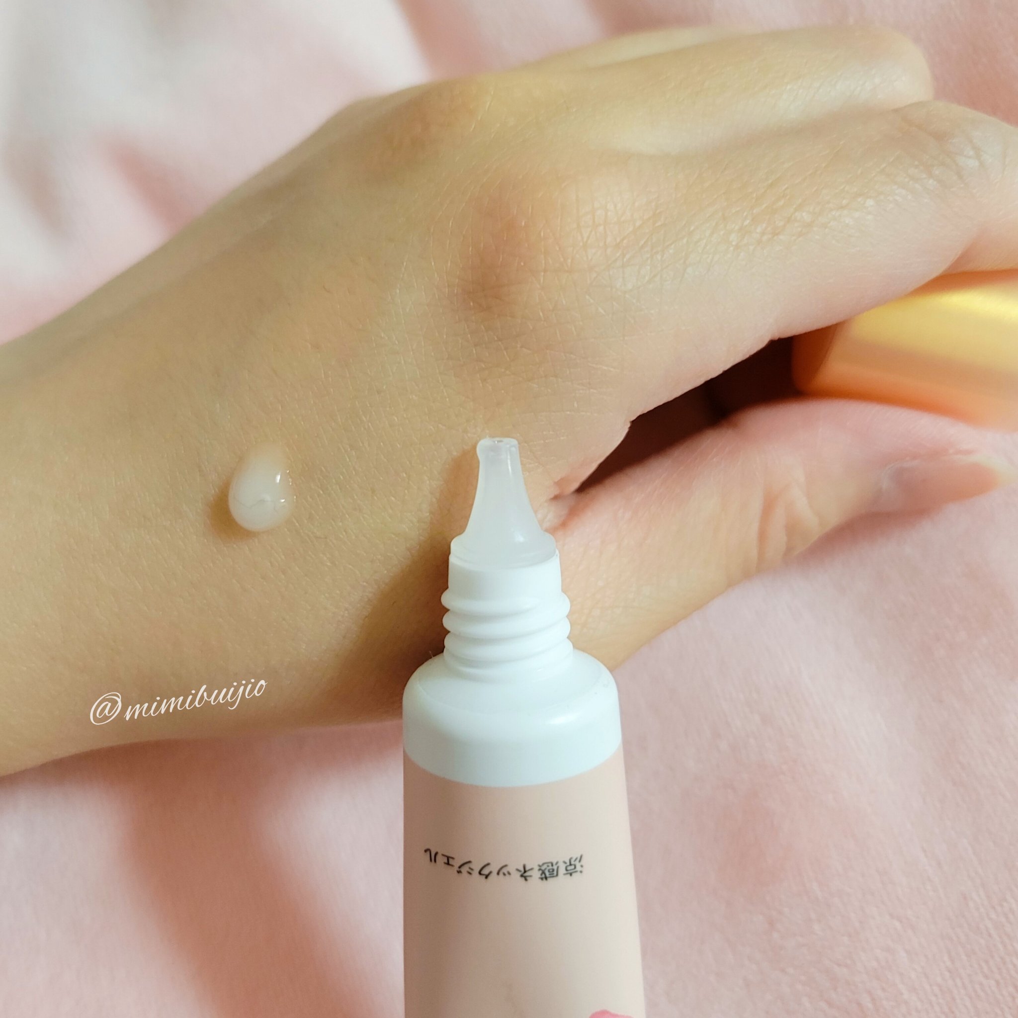 8x4 アロマスイッチ 涼感ネックジェル パリスブーケの香り/８ｘ４/デオドラント・制汗剤を使ったクチコミ（3枚目）