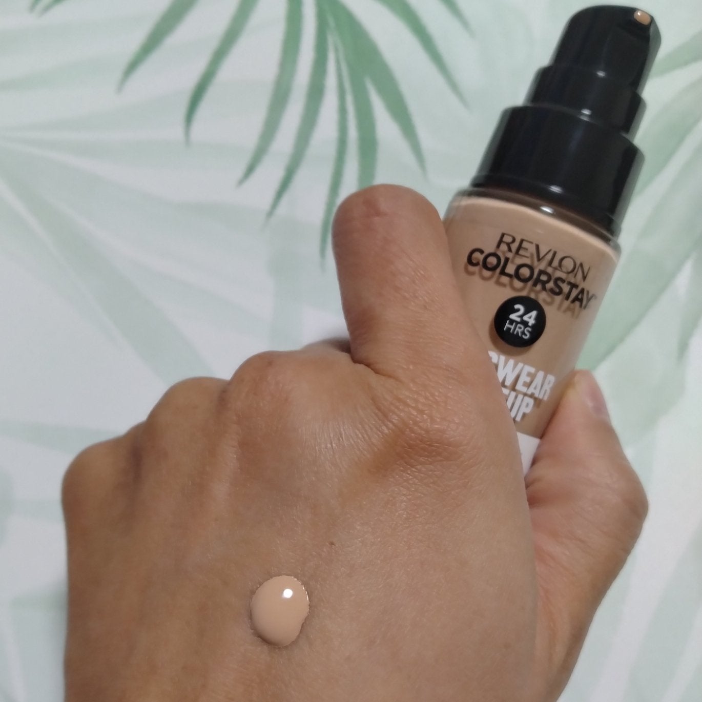 カラーステイ ロングウェア メイクアップ/REVLON/リキッドファンデーションを使ったクチコミ(2枚目)