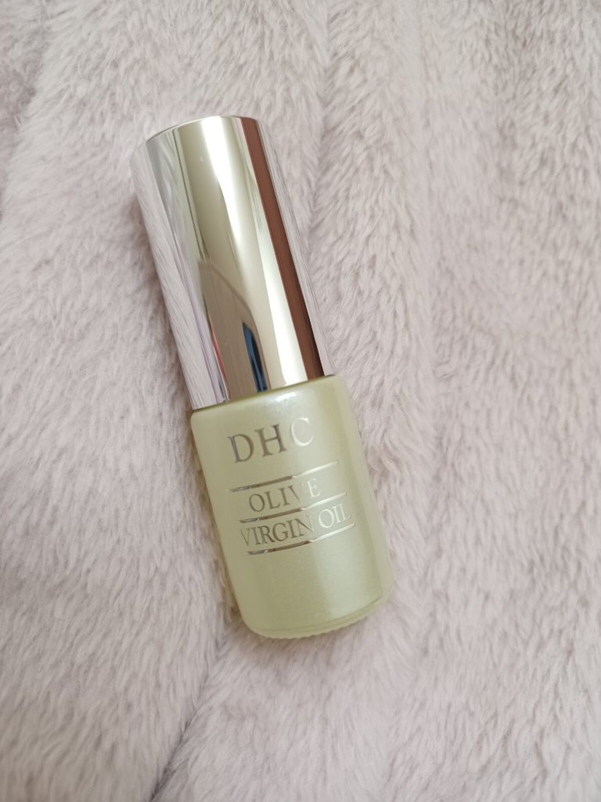 【乾燥肌さん必見！週1のスペシャルケア】

乾燥肌の私にとって、冬は本当に地獄でして...。
化粧水と乳液を毎日して寝ても、次の日の朝には乾燥した皮膚がポロポロ...😭😭

そんな状況を週1のケアで軽減することができたのが、このDHCオ