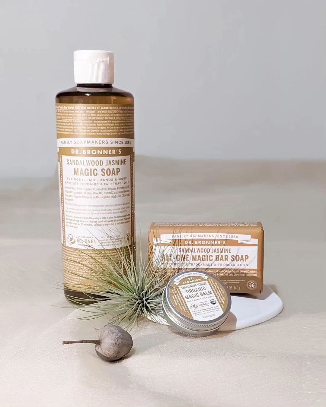 マジックソープバー サンダルウッド&ジャスミン/ドクターブロナー/洗顔石鹸を使ったクチコミ(1枚目)