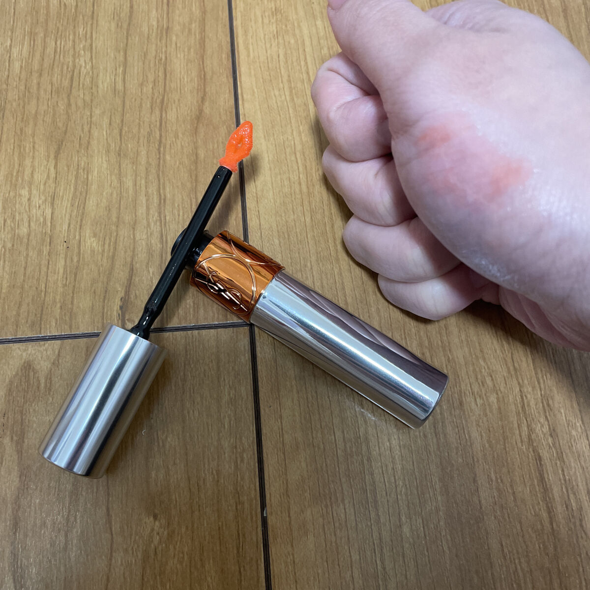 ヴォリュプテ ティントインオイル No.17 コーラルマイネイム/YVES SAINT LAURENT BEAUTE/リップグロスを使ったクチコミ（1枚目）